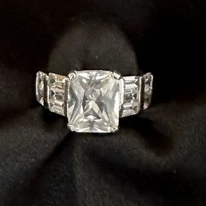 Sz 6.25 Sterling Silver 925 CZ’s Ring! In Box! GORGEOUS PIECE!!